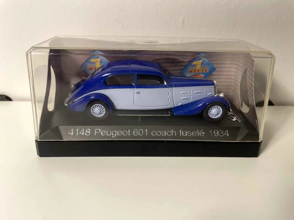 Peugeot 601 blu e blu aerodinamica del 1934 (riferimento Solido 4148)
