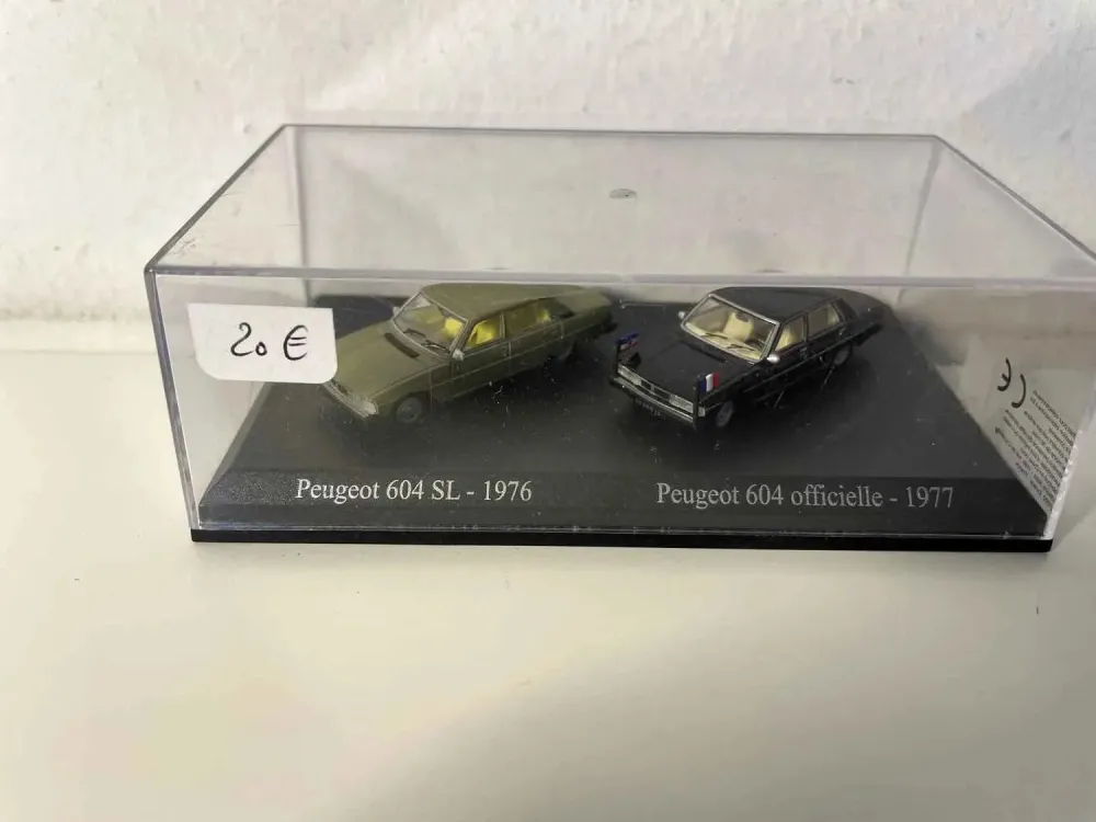 Peugeot 604 SL verde del 1976 + Peugeot 604 ufficiale (presidenziale) nera del 1977 (scala HO)