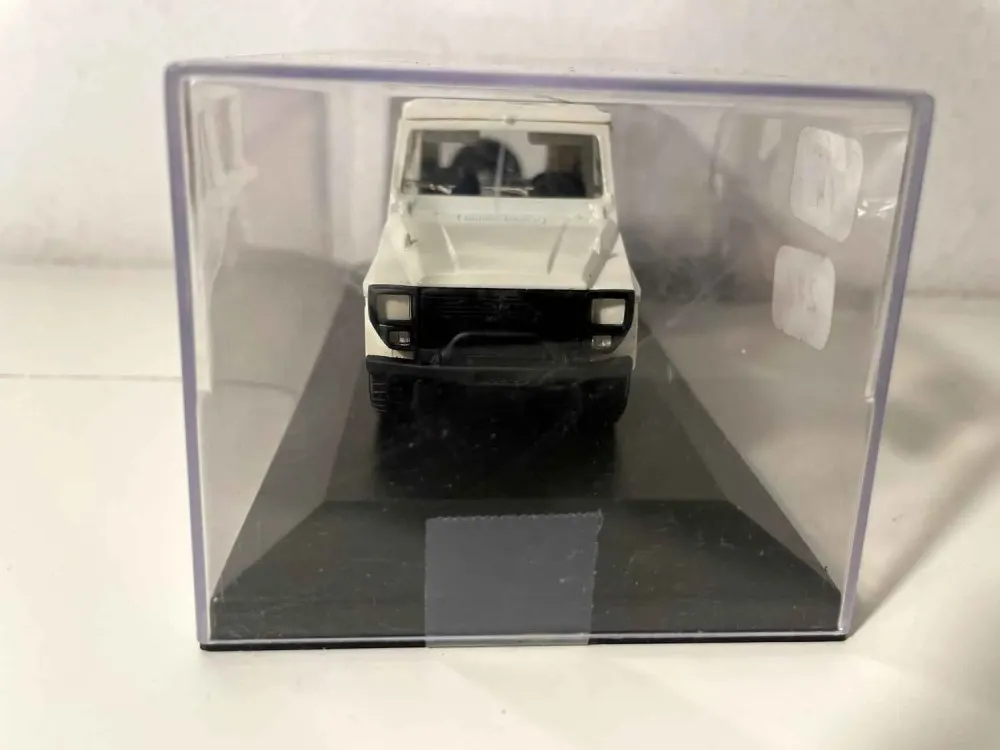 Peugeot P4 bianca (scatola plexiglas)