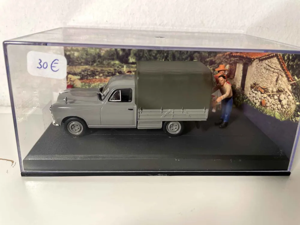 Pick-up con telone grigio Peugeot 403 - La Nationale 7 - percorso blu