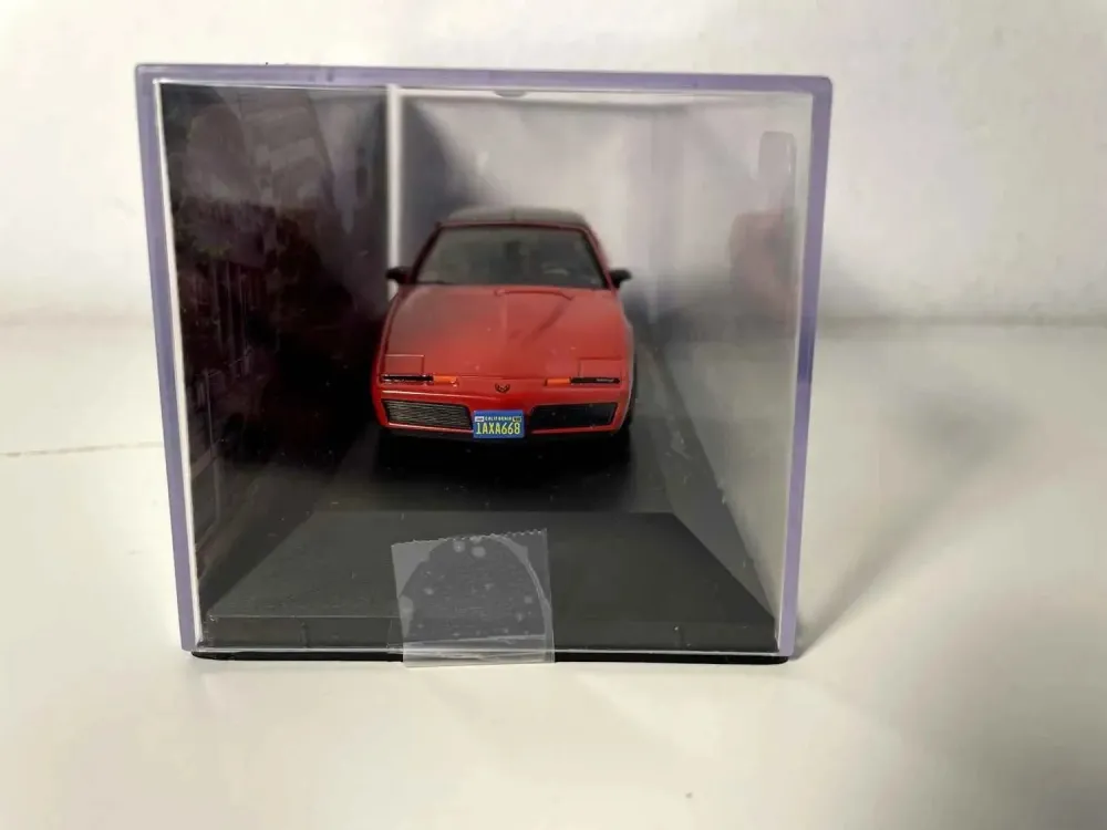 Pontiac Firebird rossa del 1982 (auto americana)
