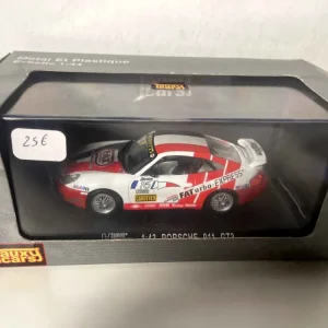 Porsche 911 GT3 bianca e rossa (Tauxycars)