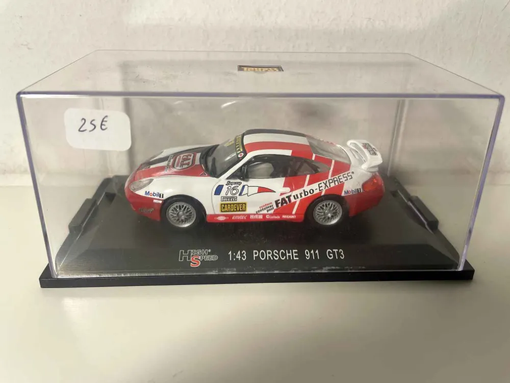 Porsche 911 GT3 bianca e rossa (Tauxycars)