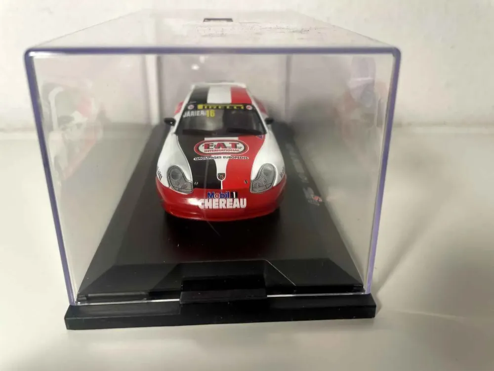 Porsche 911 GT3 bianca e rossa (Tauxycars)