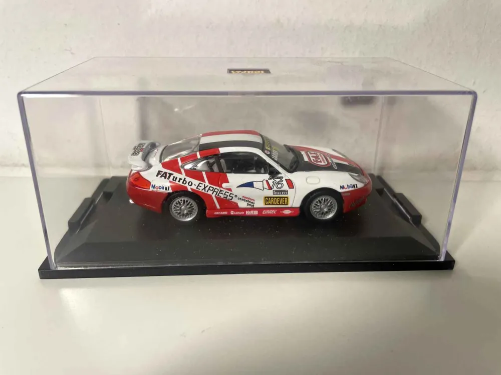 Porsche 911 GT3 bianca e rossa (Tauxycars)