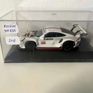 Porsche 911 RSR bianca