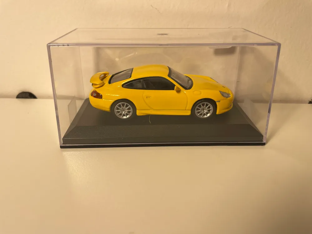 Porsche 911GT3 gialla del 2001