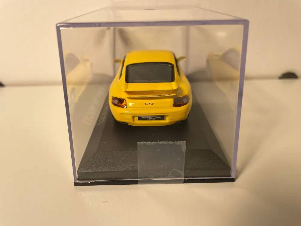 Porsche 911GT3 gialla del 2001