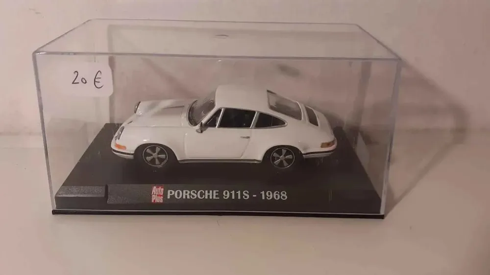 Porsche 911S bianca del 1968