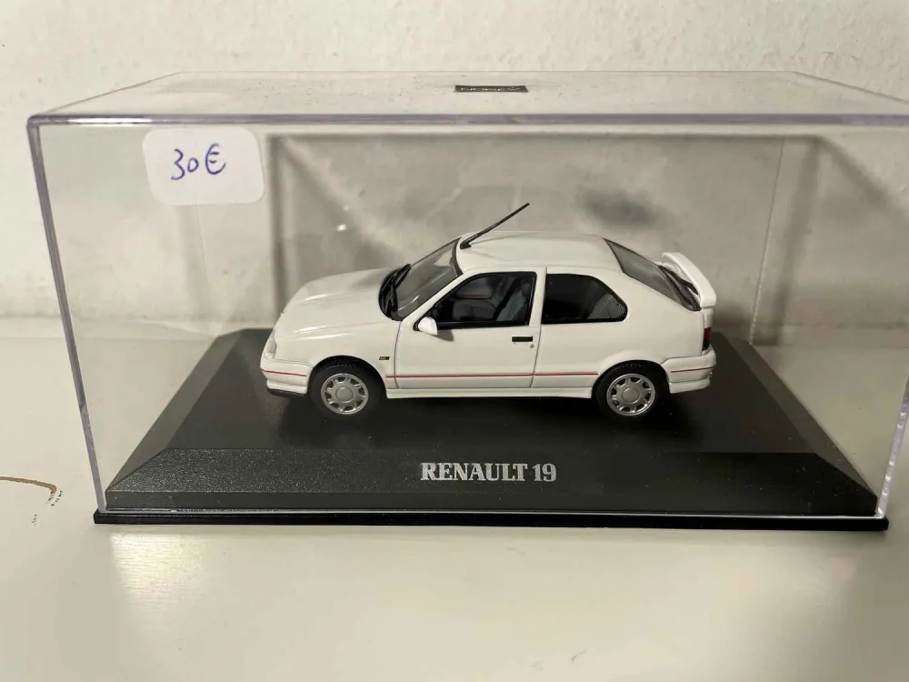 Renault 19 16S bianca (Norev)
