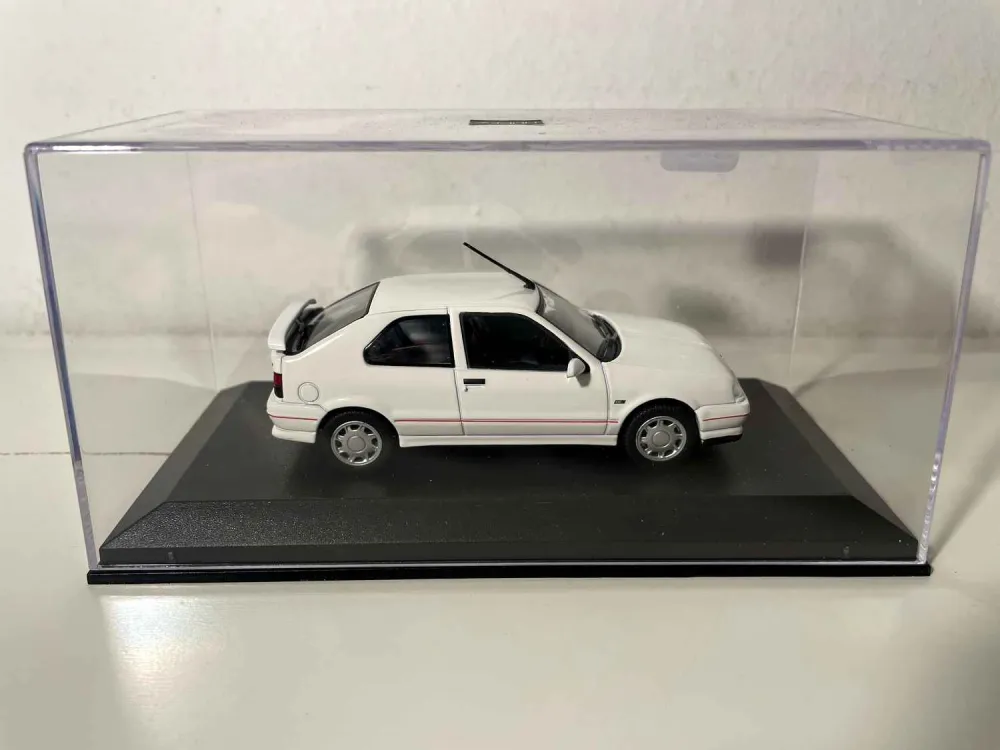 Renault 19 16S bianca (Norev)