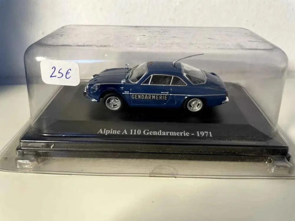 Renault A110 blu del 1971 GENDARMERIE