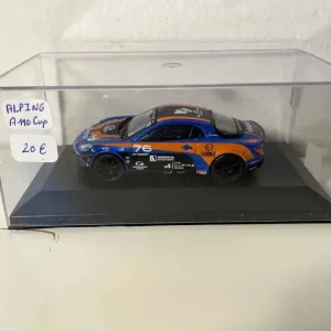 Renault Alpine A110 Cup blu, nera e arancione (numero 76)