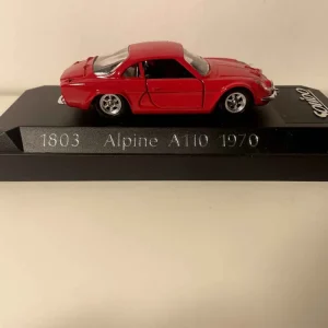 Renault Alpine A110 rossa del 1970 (riferimento Solido 1803) con scatola di cartone