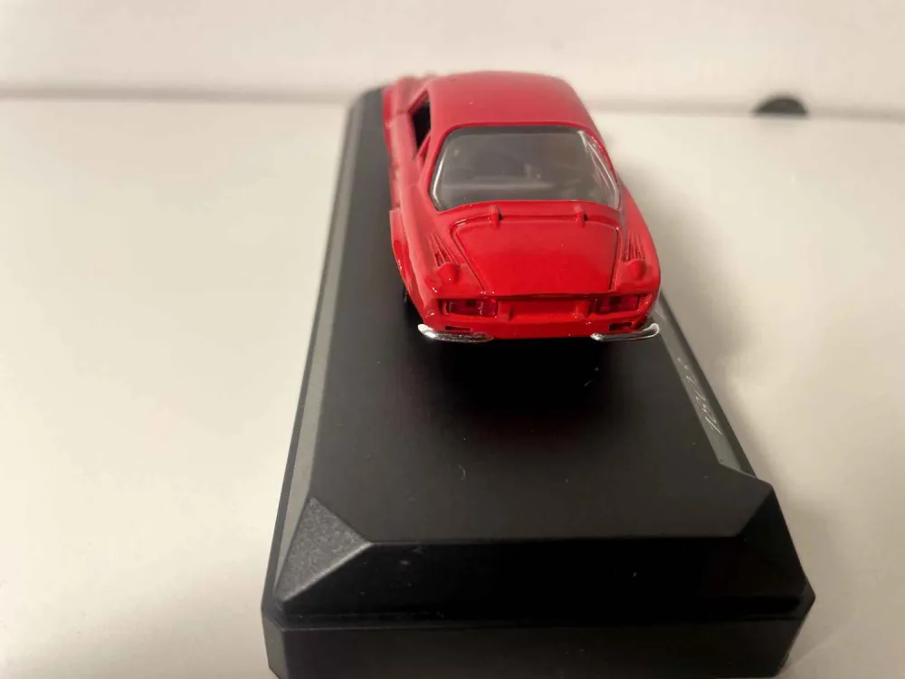 Renault Alpine A110 rossa del 1970 (riferimento Solido 1803) con scatola di cartone