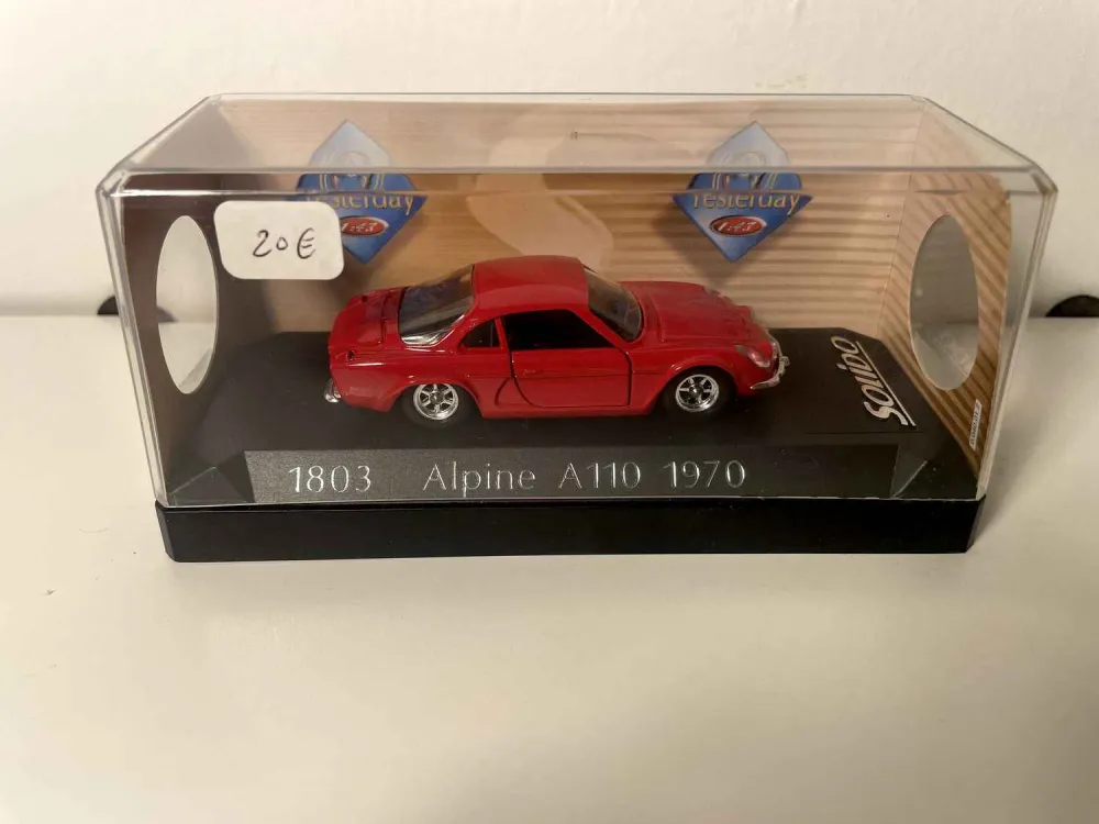 Renault Alpine A110 rossa del 1970 (riferimento Solido 1803) con scatola di cartone