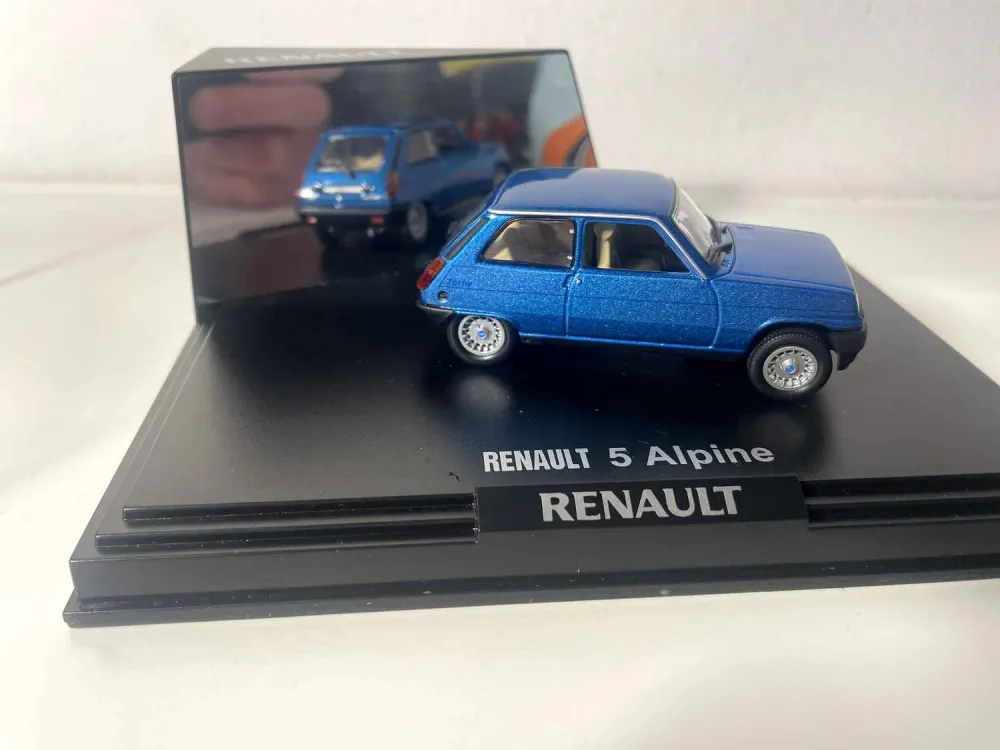 Renault 5 Alpine blu (cofanetto rettangolare)