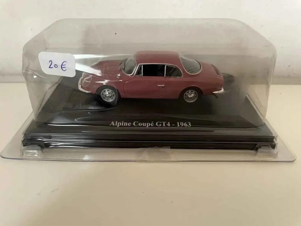 Renault Alpine GT4 coupé viola del 1963
