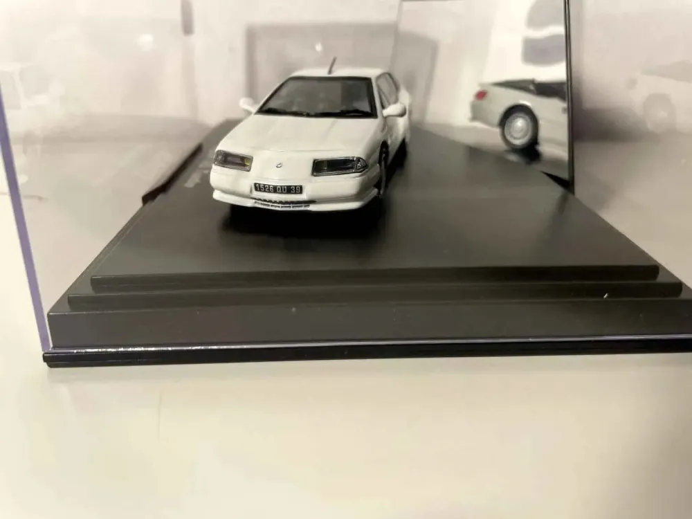 Renault Alpine V6 Turbo bianca (cofanetto)