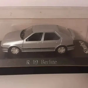 Renault 19 berlina grigia