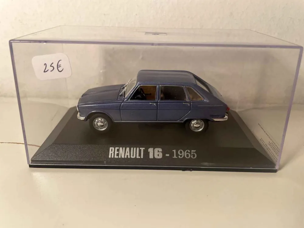 Renault 16 blu del 1965
