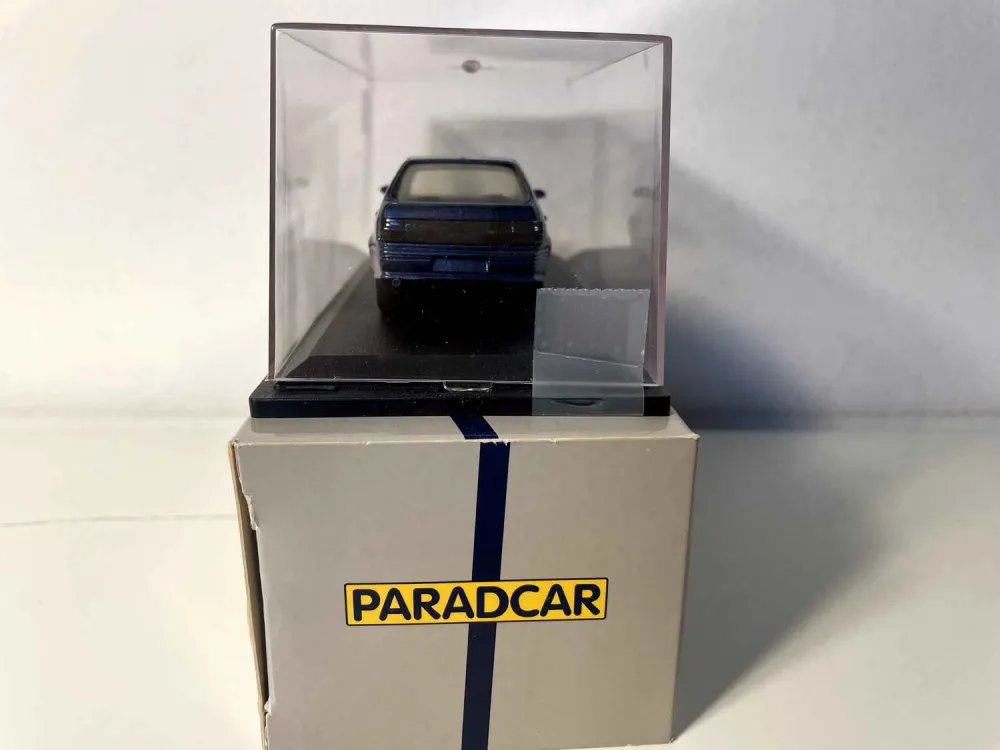 Renault 19 blu scuro (Paradcar)