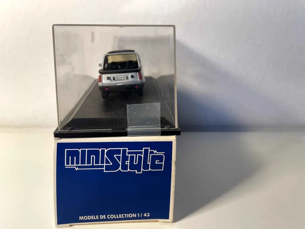 Renault 5 Cabriolet grigia (collezione Ministyle)