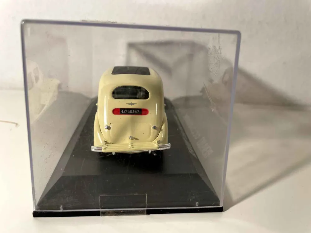 Renault Celtaquatre color crema del 1936