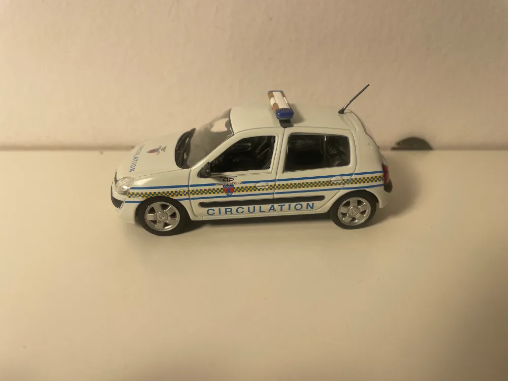 Renault CLIO bianca POLIZIA