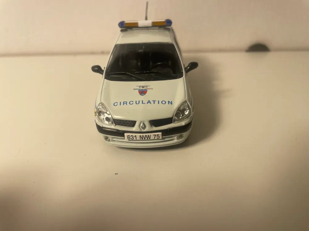Renault CLIO bianca POLIZIA