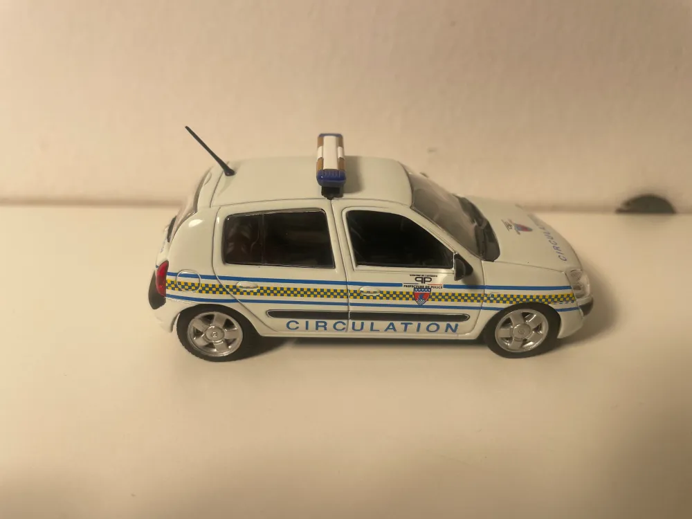 Renault CLIO bianca POLIZIA