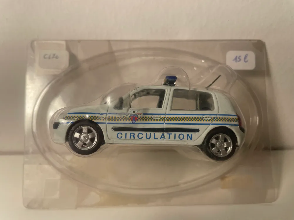 Renault CLIO bianca POLIZIA