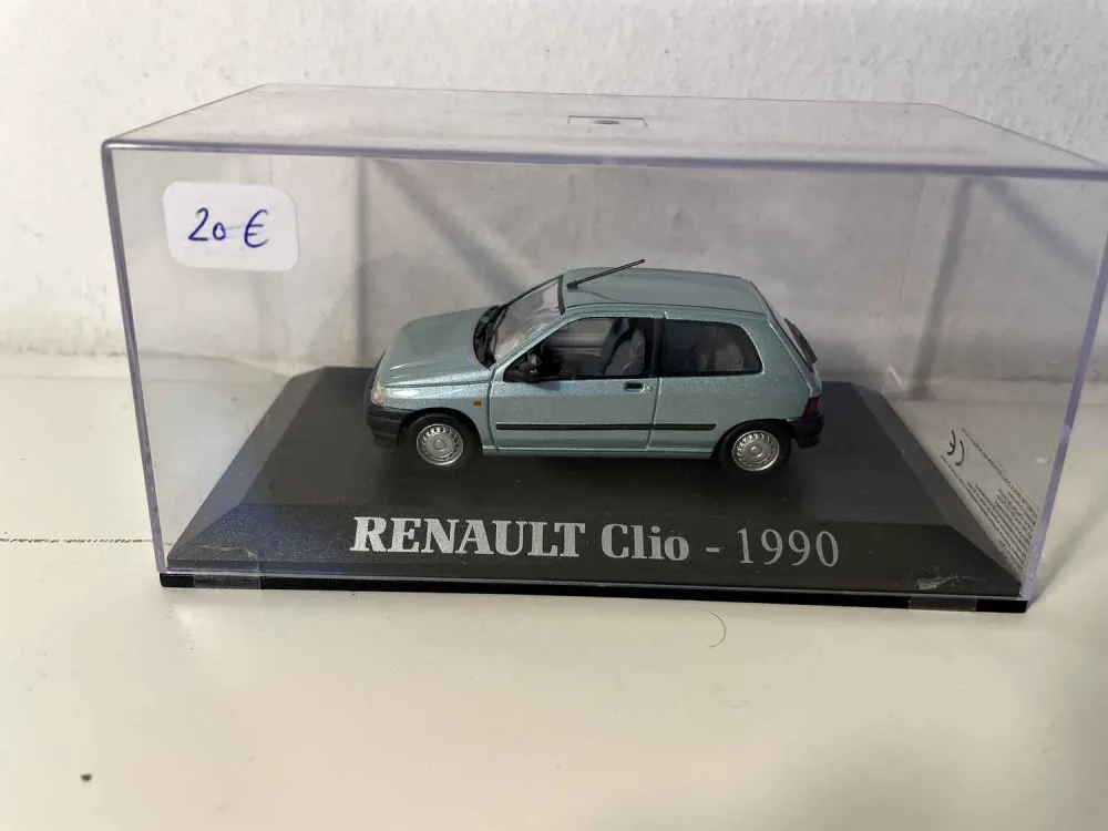 Renault Clio blu/verde del 1990
