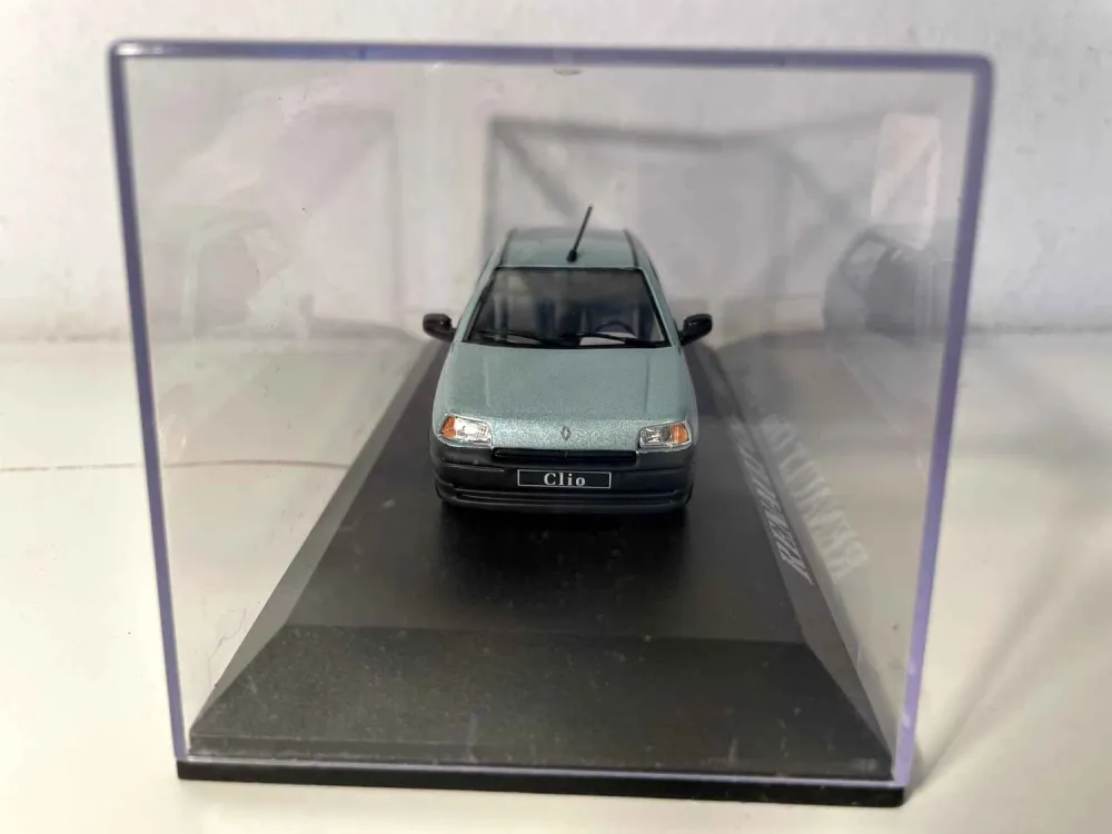 Renault Clio blu/verde del 1990