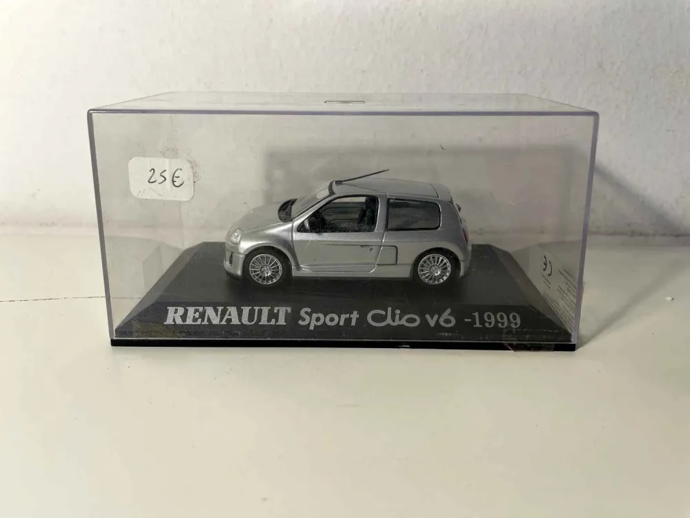 Renault Clio sport V6 grigia del 1999