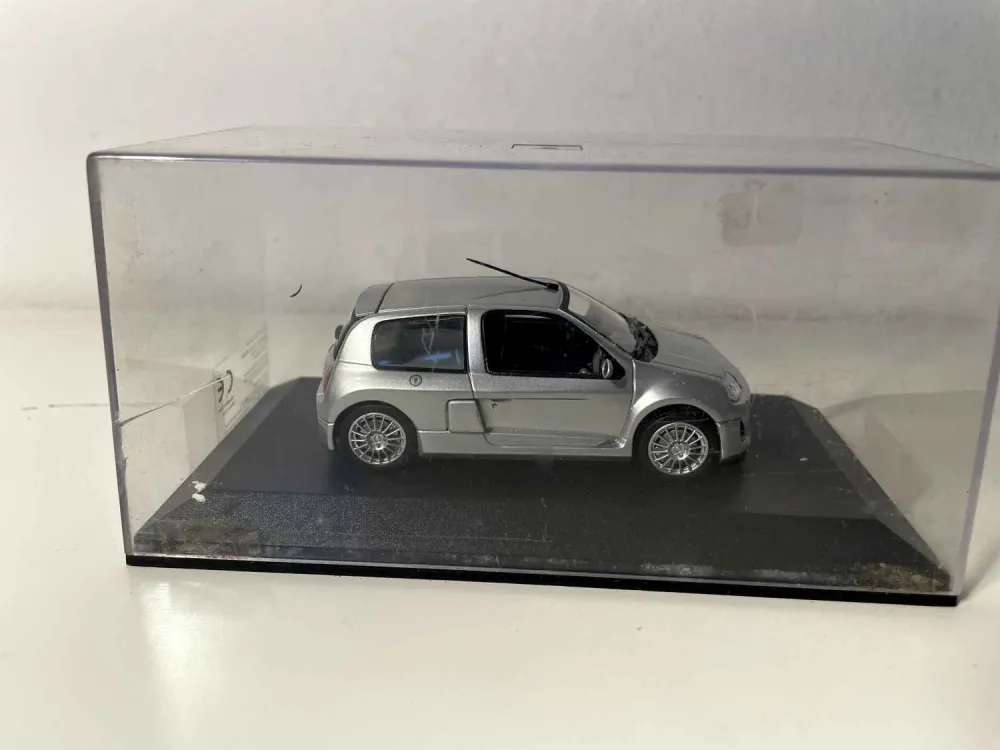 Renault Clio sport V6 grigia del 1999