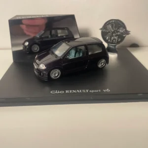Renault Clio sport V6 viola molto scuro