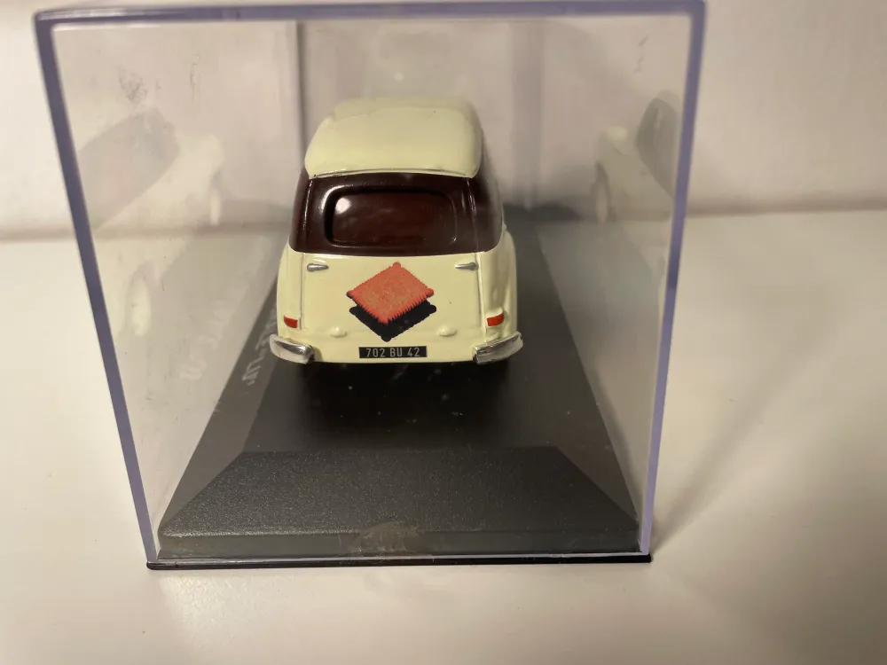 Renault Colorale beige e marrone con pubblicità LU (Lefèvre e Utile)