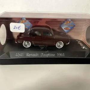 Renault Dauphine del 1961 bordeaux (riferimento Solido 4541)