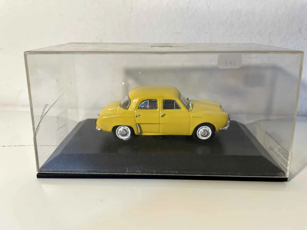 Renault Dauphine gialla del 1961