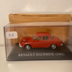 Renault Dauphine rossa/arancione del 1961