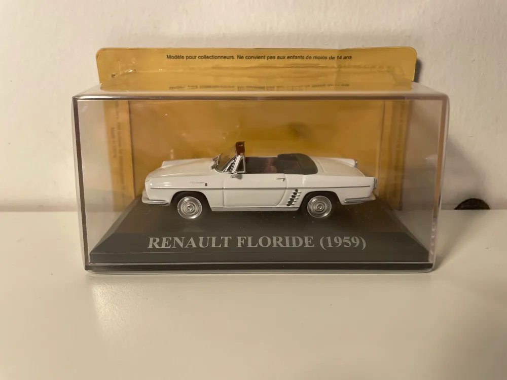 Renault Floride decappottabile bianca del 1959