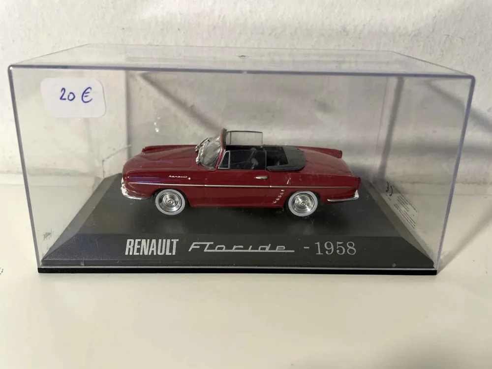 Renault Floride decappottabile del 1958 color bordeaux