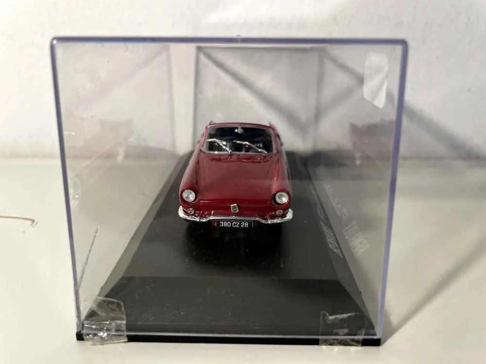Renault Floride decappottabile del 1958 color bordeaux
