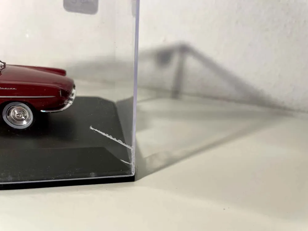 Renault Floride decappottabile del 1958 color bordeaux
