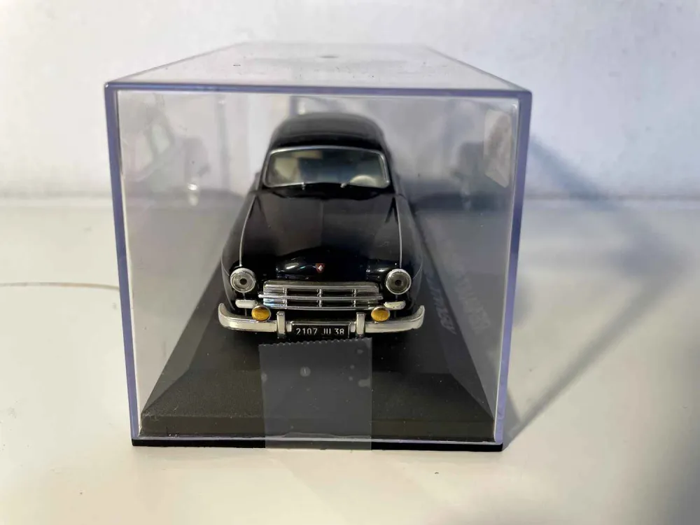 Renault Frégate Amiral nera