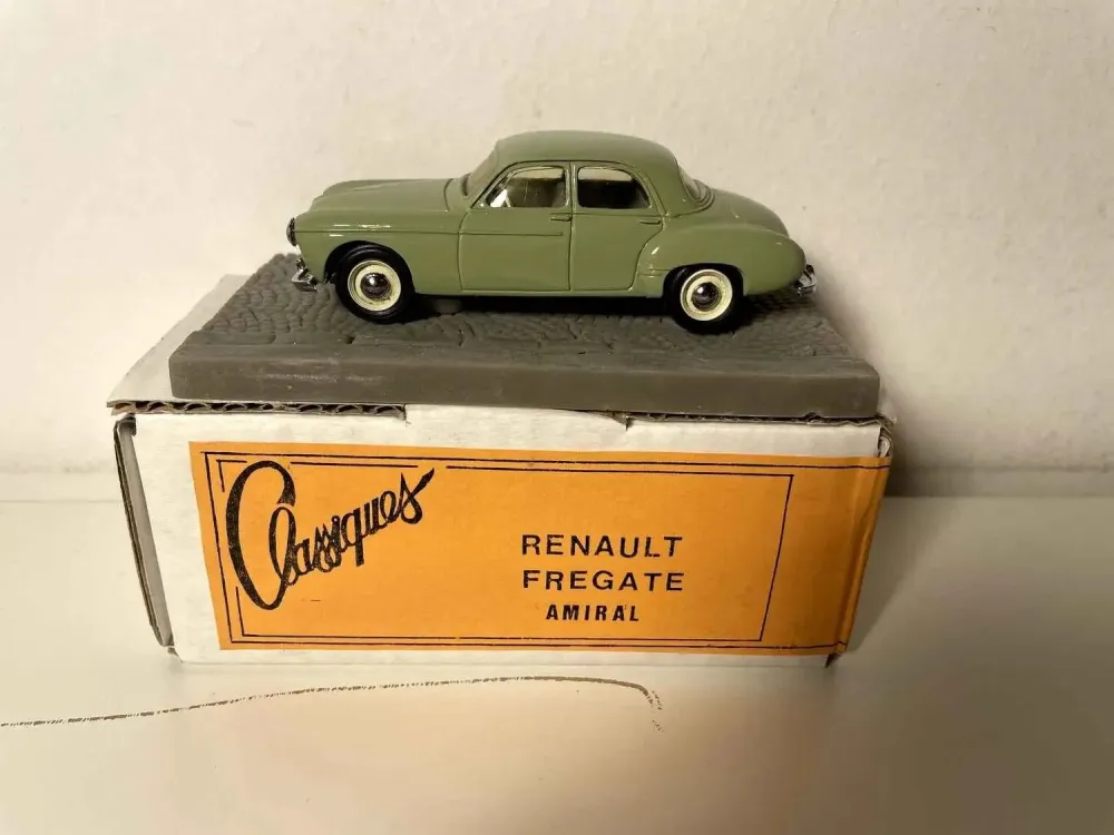 Renault Frégate Amiral verde (scatola di cartone)