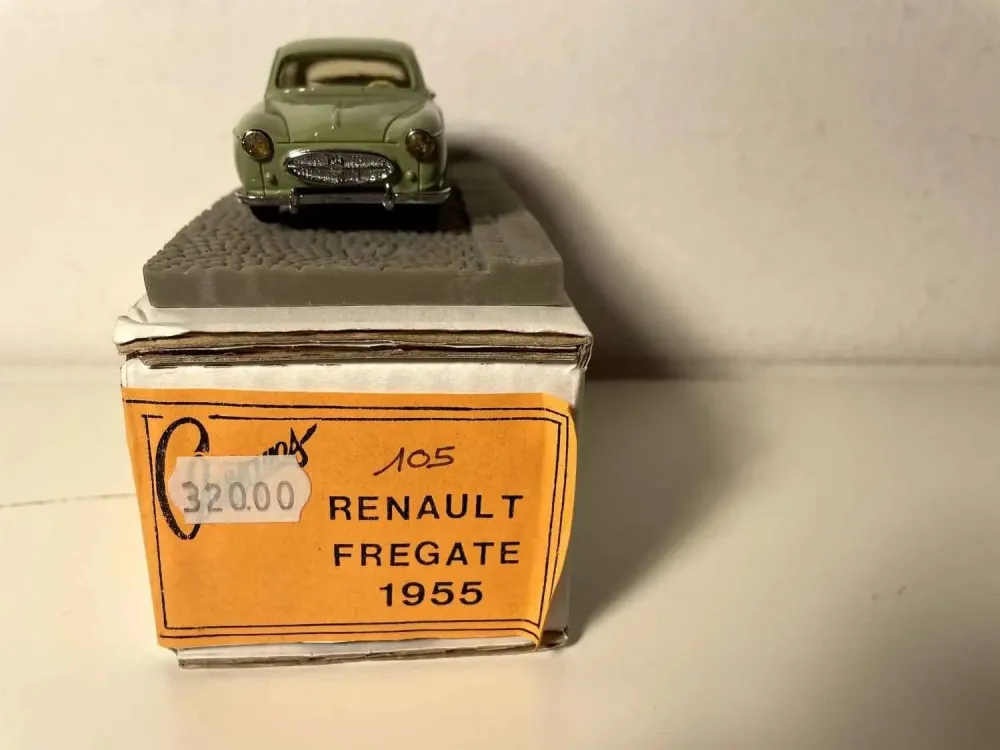 Renault Frégate Amiral verde (scatola di cartone)