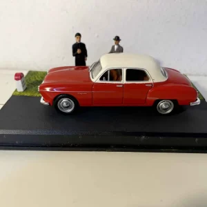 Renault Frégate rossa con tetto bianco sporco - Nationale 7 - Il percorso blu
