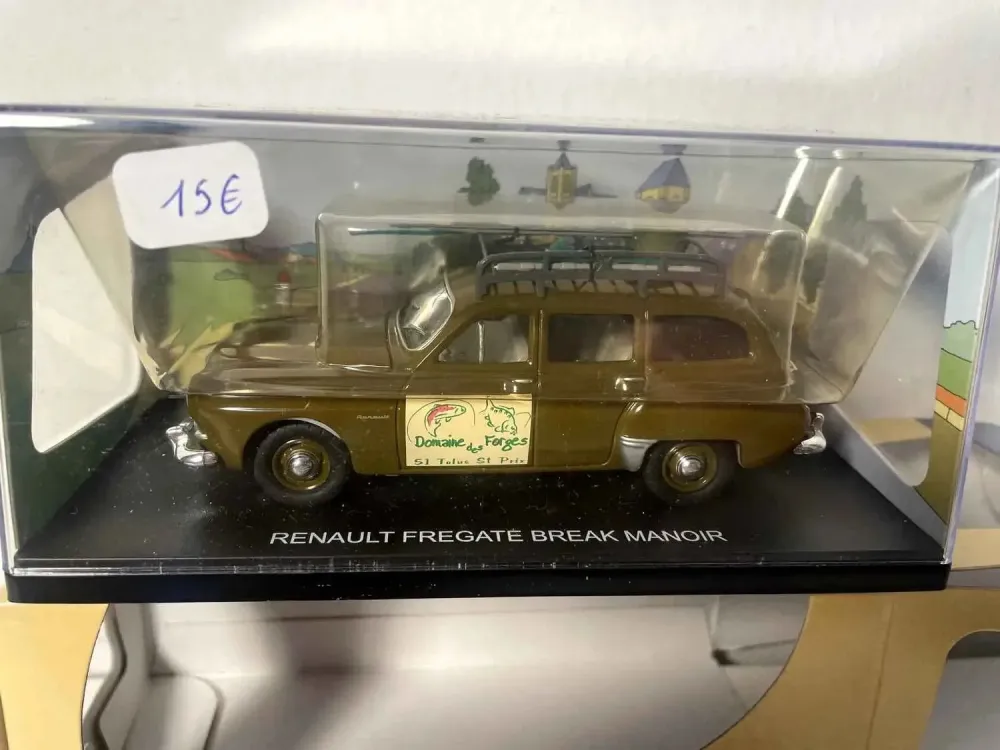 Renault Frégate station wagon Manoir marrone con pubblicità DOMAINE DES FORGES